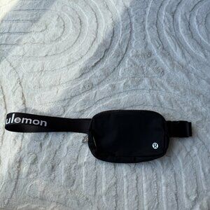 Lululemon Everywhere Belt Bag 1L